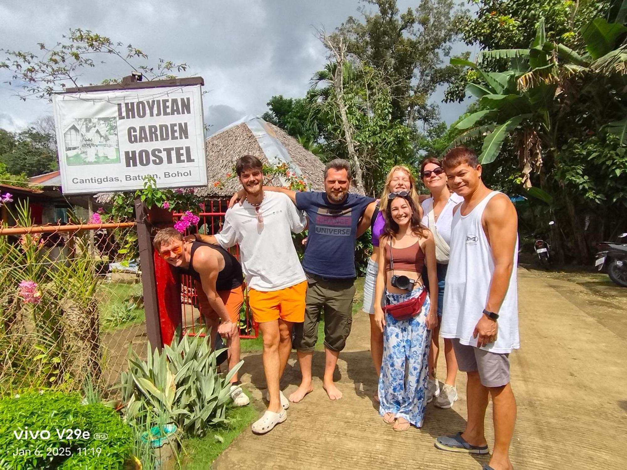 LHOYJEAN Garden Hostel Batuan Exterior foto